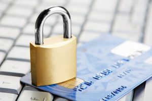 Могут ли судебные приставы наложить арест на зарплатную карту?
