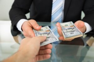 Почему не стоит обращаться к кредитным посредникам?