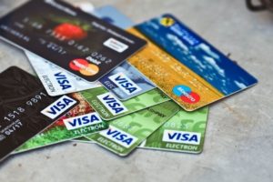 Как выбрать зарплатную карту: плюсы и минусы, актуальные предложения банков