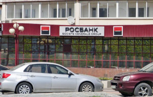 Какие банки являются партнерами Росбанка и выдают деньги по карте без комиссии?