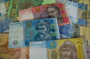 Банки и обменники в Москве: где лучше купить гривны?