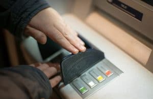 Отправить деньги из Сбербанка можно будет любому человеку на номер телефона