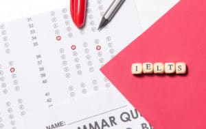 Вместо IELTS и TOEFL экзамен по английскому хочет принимать ВШЭ: в чем подвох