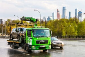 Эвакуация автомобиля – справедливое наказание или способ заработка? Мнения экспертов и зарубежный опыт