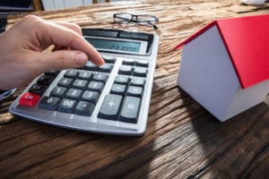 Продать жилье раньше, чем через 5 лет владения и не заплатить НДФЛ: такое возможно?
