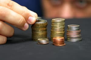 Банкам разрешат продавать памятные монеты из недрагоценных металлов. Сейчас они могут отдавать их клиентам только по номиналу