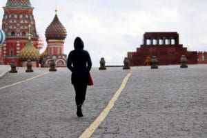 В России теперь нельзя выходить на улицу? Подробно объясняем, кому и что можно делать в ближайший месяц