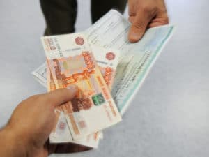 Российские страховщики откликнулись на пандемию коронавируса. Что за программы они предлагают и стоит ли покупать полис?