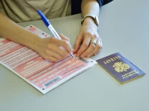 Учителям недоплачивают за работу на ЕГЭ и ОГЭ. Сколько получают педагоги за ГИА-2024 и на что еще жалуются
