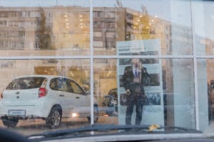 Сможет ли онлайн-продажа автомобилей спасти рынок и как это работает в России?