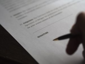 Что будет если подписаться за начальство? Объясняют юрист и почерковед