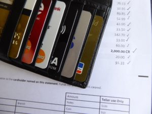 Соседние с Россией страны резко нарастили выдачу банковских карт в 2022 году