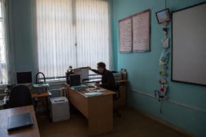 Труд учителя: тяжелый, важный и такой низкооплачиваемый. Как поднять престиж профессии?
