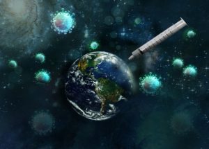 Добровольцы начали тестировать вакцину от коронавируса. Нужно ли это делать и насколько это опасно?