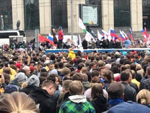 Почему в России так мало бастуют? Как «бастовать законно»? Юрист о забастовках с точки зрения закона РФ