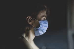 Как работает туристическая страховка от коронавируса? И оплатят ли лечение с обычной страховкой?