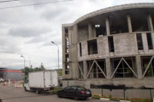 Вместо школы построили ТРЦ, а на месте парка – многоэтажку. Что делать и куда жаловаться на самострой?