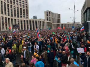 Новые законы защищают силовиков и еще сильнее карают иноагентов. Россию ждут протесты?