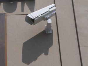 Зачем нужна система видеоаналитики в небольшом розничном магазине, и какие задачи она решает?