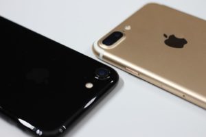 Есть ли смысл покупать дорогой смартфон, если есть хорошие и недорогие? Разбираем аргументы «за» и «против»