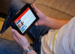Долгий труд, упорство и несколько хитростей: как зарабатывать на YouTube-канале