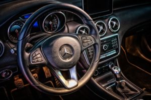 От 10 до 200% суммы: как рассчитывается налог на роскошные автомобили и как его можно снизить?