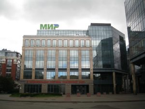 Все пенсии и пособия могут приходить только на карту «Мир». Но что делать, если карты нет и ее не оформить?