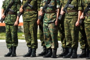 Компенсация в обмен на год жизни: какие выплаты и льготы положены военнослужащим по призыву?