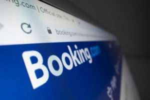 Booking.com заставили отказаться от паритета цен: как это отразится на отельерах и их гостях