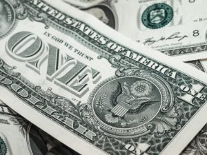 Одна тридцатая (должны нам) против трети триллиона (должны мы). Госдолг не в нашу пользу – но всё не так просто