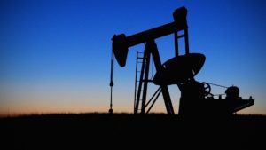 С нефтегазовой иглы не слезем, пока всё не выкачаем. А запасы небезграничны