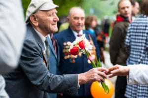 Выплаты и льготы для «Детей войны» в России в 2021 году: размеры, особенности, как и кому можно оформить