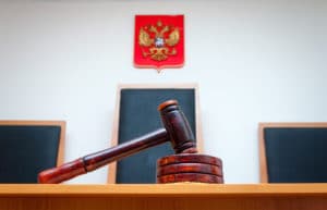 Когда банк обращается за взысканием долга в суд: возможные варианты и особенности