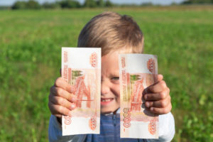 Сколько сегодня стоит вырастить ребенка: сравниваем все расходы по годам с прожиточным минимумом на детей