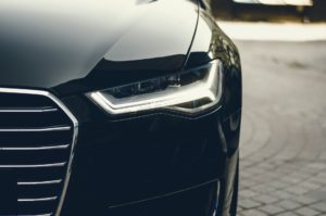 В Россию начали ввозить авто через Казахстан с льготной растаможкой. Это не совсем законно