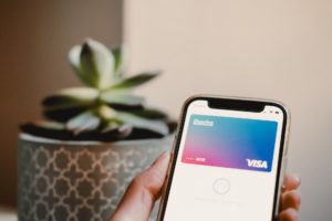 Банк Revolut начал блокировать операции россиянам, которые переехали в Европу