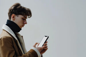 Tele2 готовится к ребрендингу: новый знак t2 и изменения в фирменном стиле до конца 2024 года