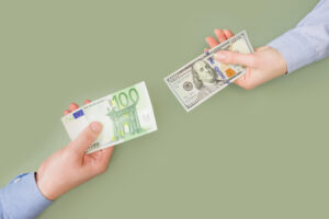 Курс доллара и евро на 19 августа 2024 года: Новые реалии валютного рынка и роль Центробанка