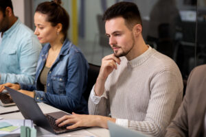 IT-специалисты получают повышение быстрее других: как часто россияне видят прибавку к зарплате
