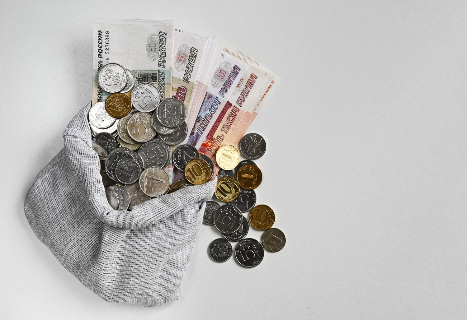 Курс рубля останется стабильным: как повышение ключевой ставки до 18% повлияет на валюту