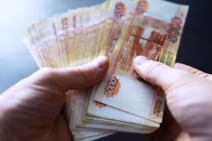Киргизские банки приостанавливают переводы через российские банки: что это означает для клиентов?