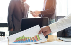 RBI откладывает продажу российского бизнеса, вводит ограничения на валютные переводы