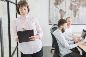 Мошенники нацелились на офисных работников: как защитить свои финансы