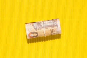Центробанк обновил курс доллара и евро: новые методы определения и влияние прекращения биржевых торгов