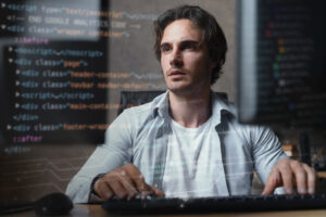 Курьеры догнали IT-специалистов: максимальные зарплаты в разных профессиях