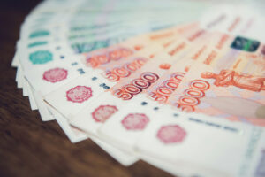 Зарплатный рост в России: новые рекорды и региональные различия
