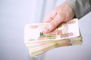 Сколько нужно зарабатывать россиянам, чтобы не брать кредиты: результаты опроса