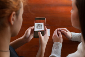 Универсальный QR-код в СБП: удобство платежей и новые возможности для банков