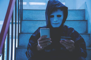 Как мошенники переключились с банков на сотовых операторов: новые схемы обмана