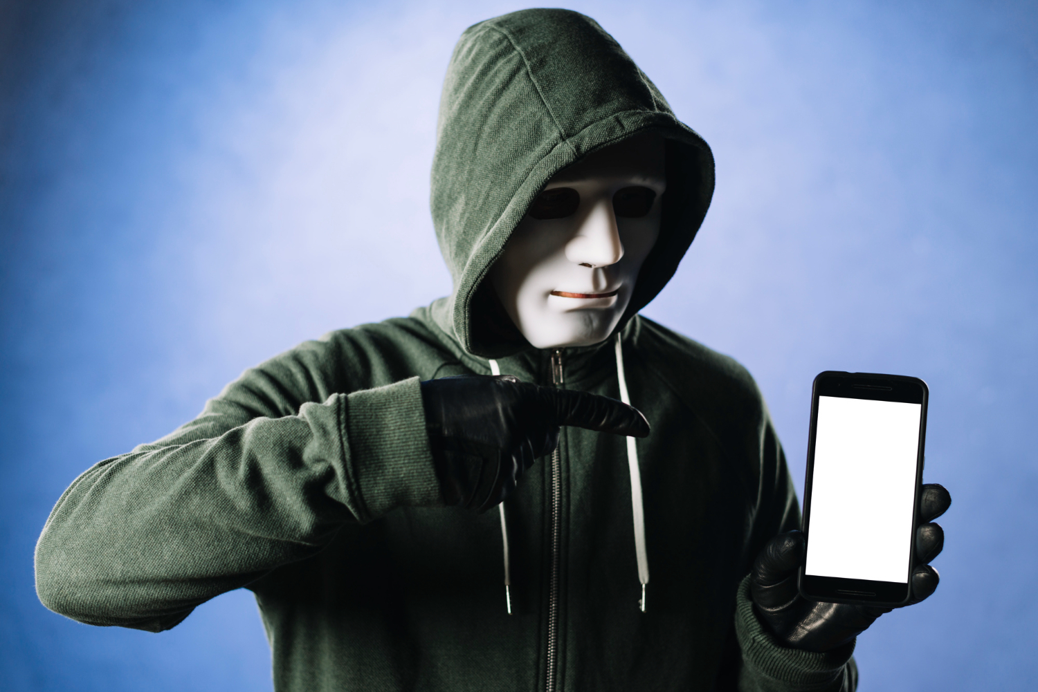 Мошенники используют поддельные приложения: как защитить свои деньги и смартфон